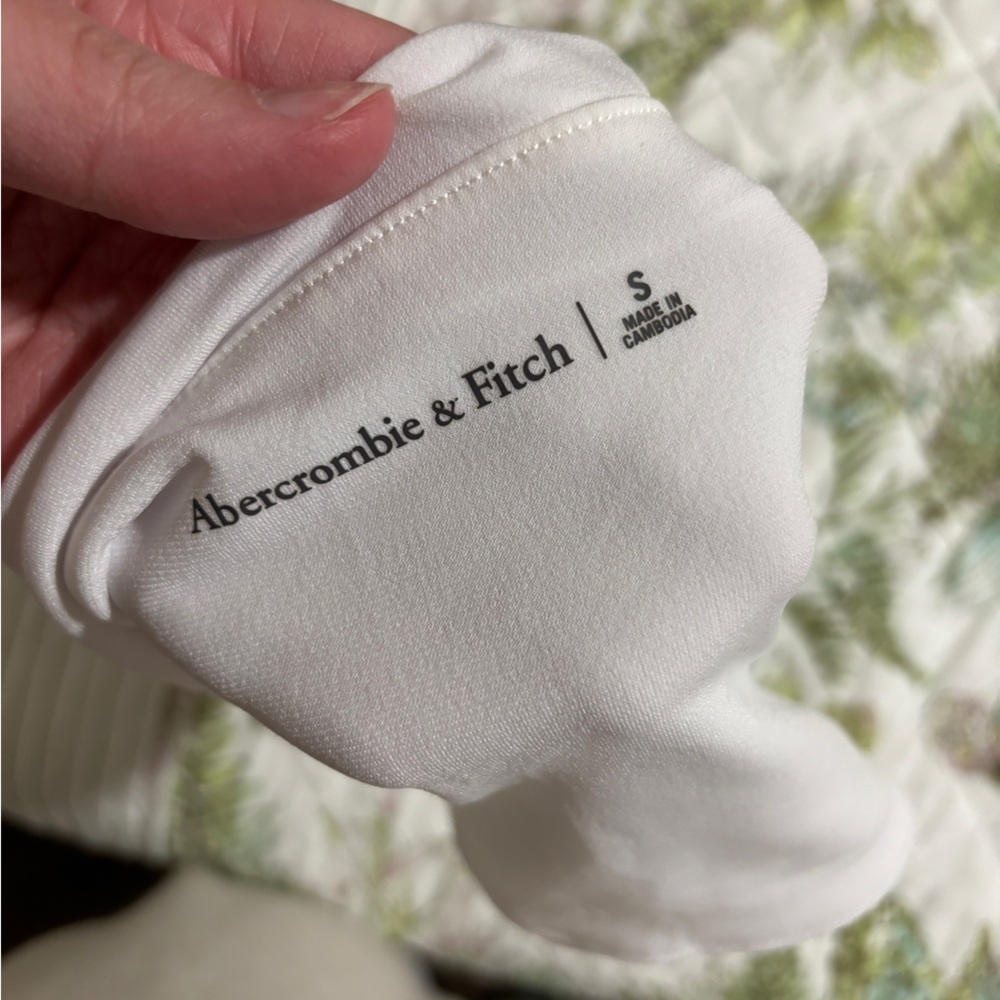 Abercrombie and Fitch Halter Top - Picture 3 of 3